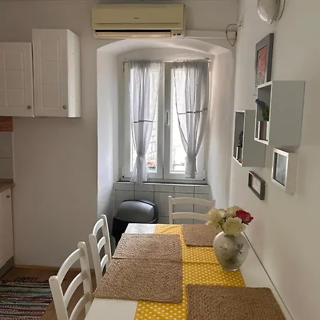 Flix Center Apartman